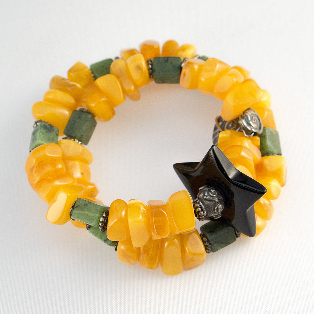 Bracelet made of solid Baltic amber, cut by hand, onyx and jade.