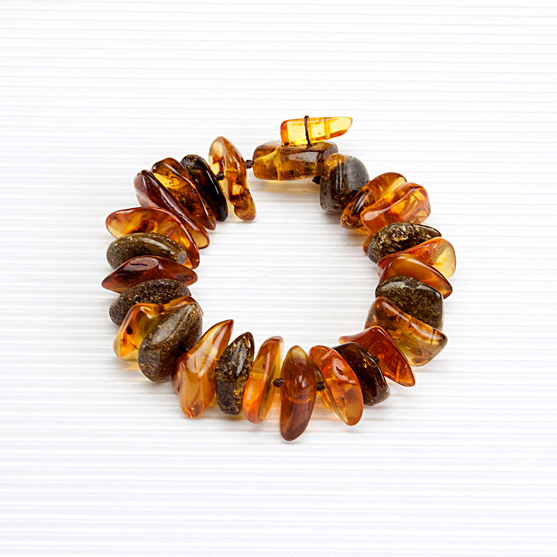 Bracelet made of genuine amber from Baltic sea - cut by hand.