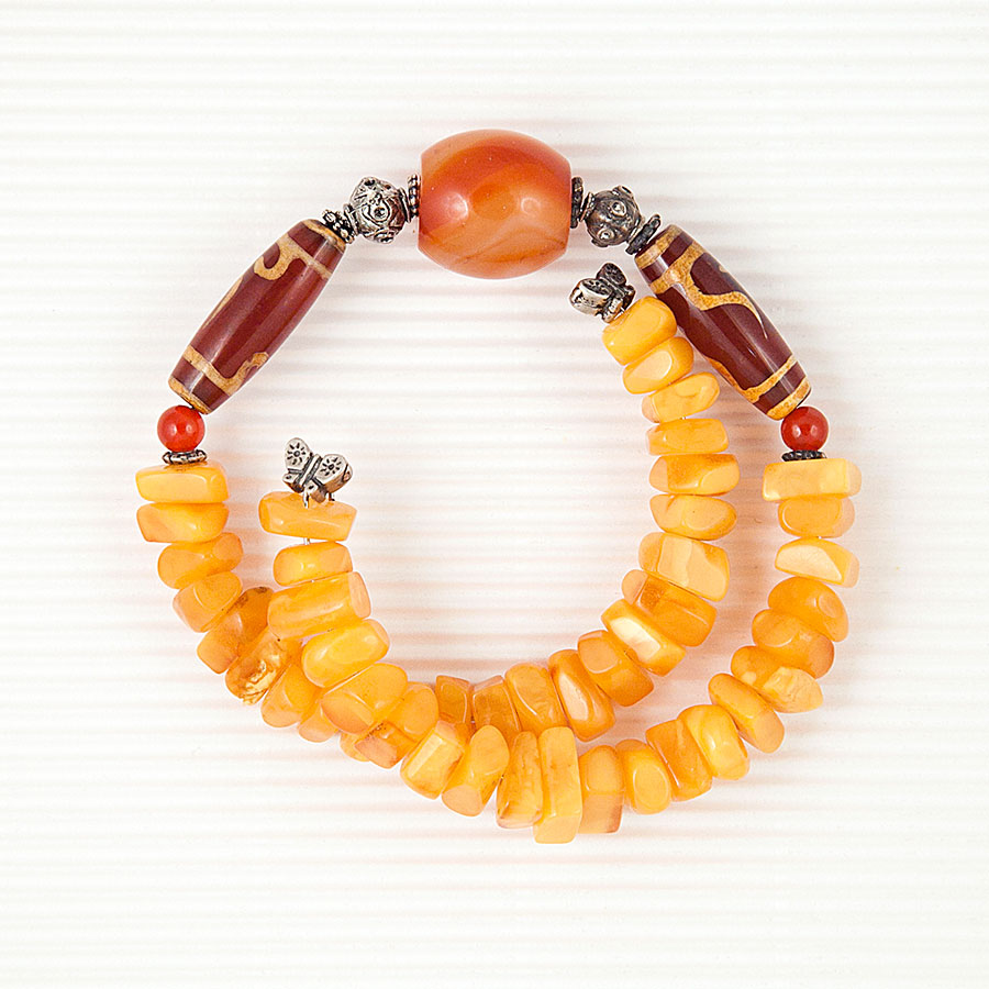 Bracelet made of solid Baltic amber, cut by hand, with silver.