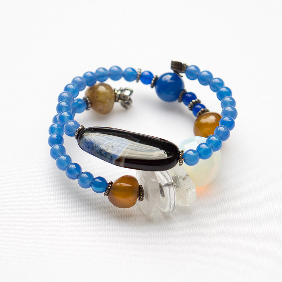 Bracelet made of blue agate, moonrock, corneol, white quartz and silver.