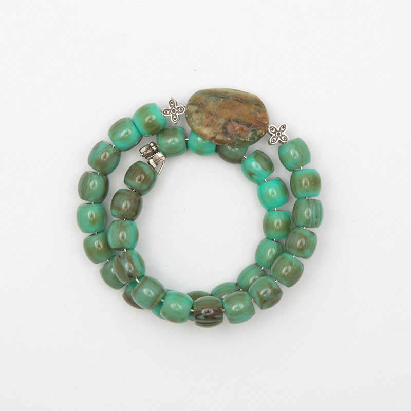 Bracelet made of artificial resin, african jade and tin