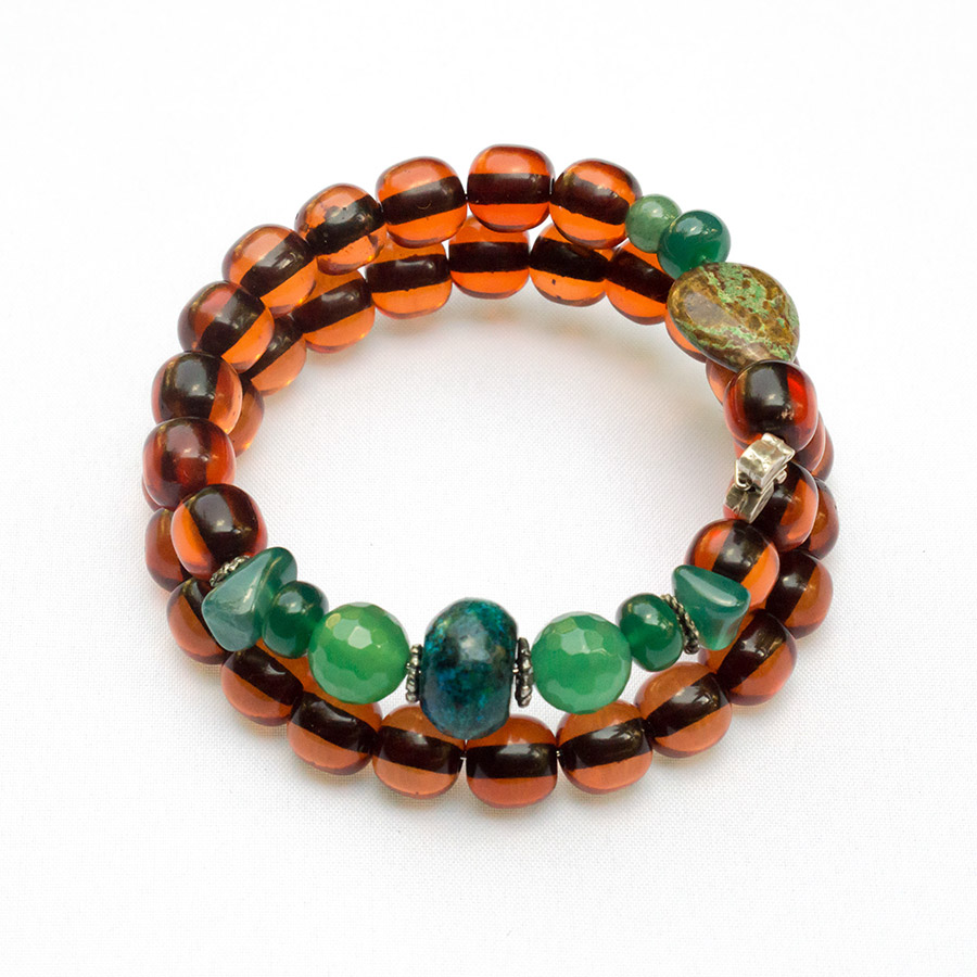 Bracelet made of artificial resin, agate,  jade, green chrysocolla and tin