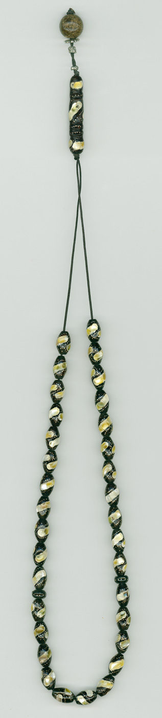 Black coral (Yusuri) with mother of pearl and silver (33 beads) 