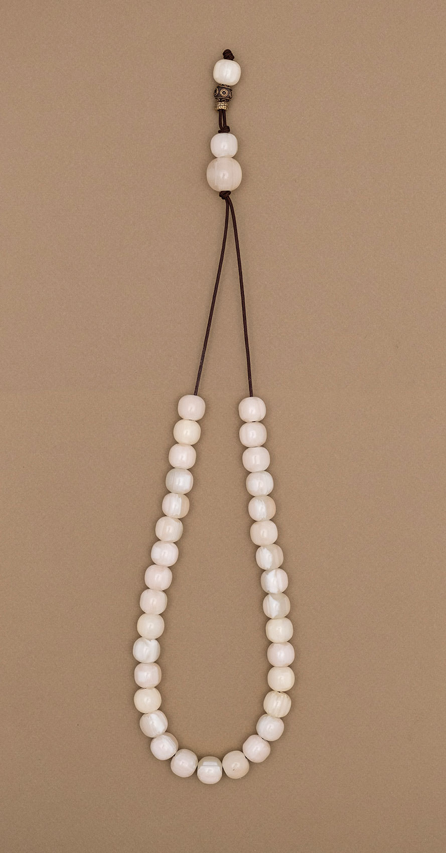 Artificial resin  (white with water-like shades) 33 beads
